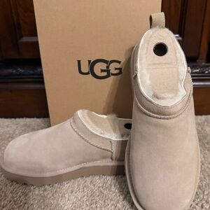 UGG Classic Micro SAN Suede Slip-On Clogs Size
6 - New In Box
